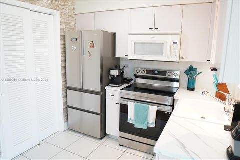 Condominium in Hollywood FL 3600 Monroe St St 1.jpg