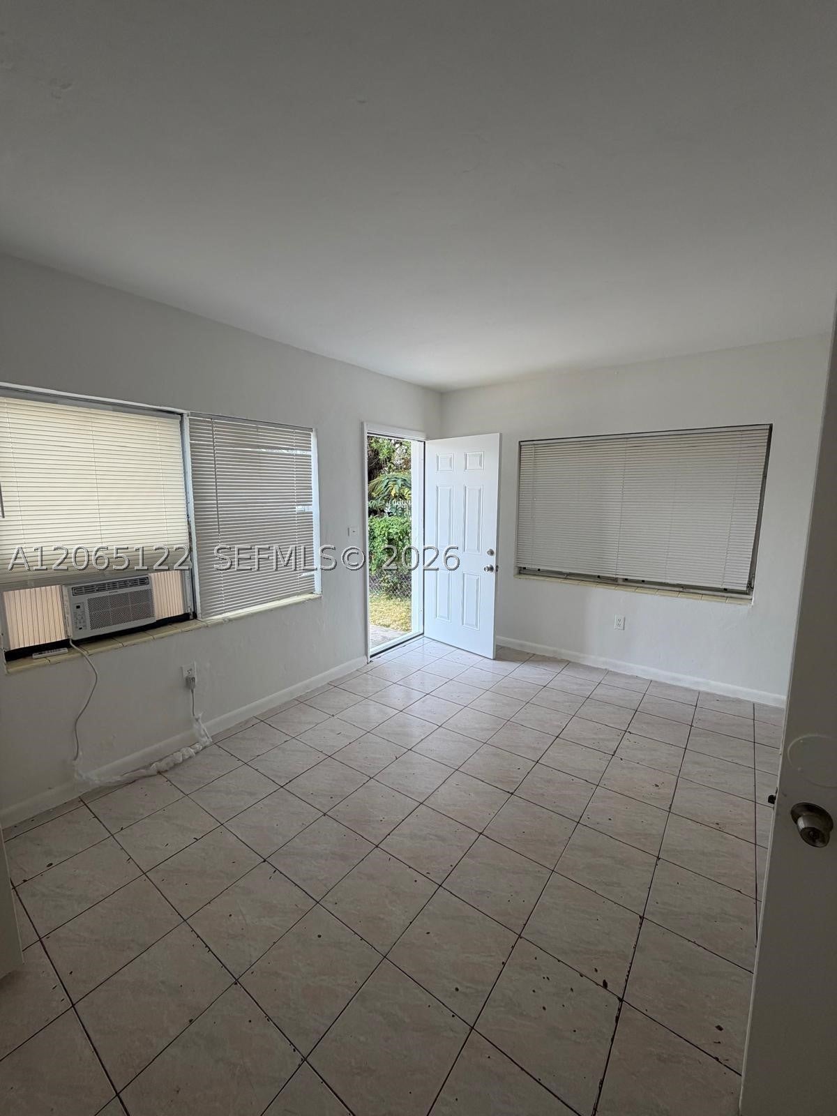 1861 NW 49th St