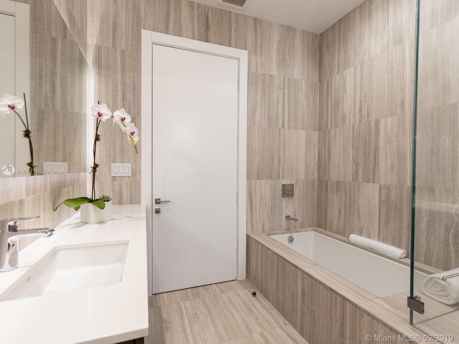 5000 BAYVIEW AT FISHER IS - Residential