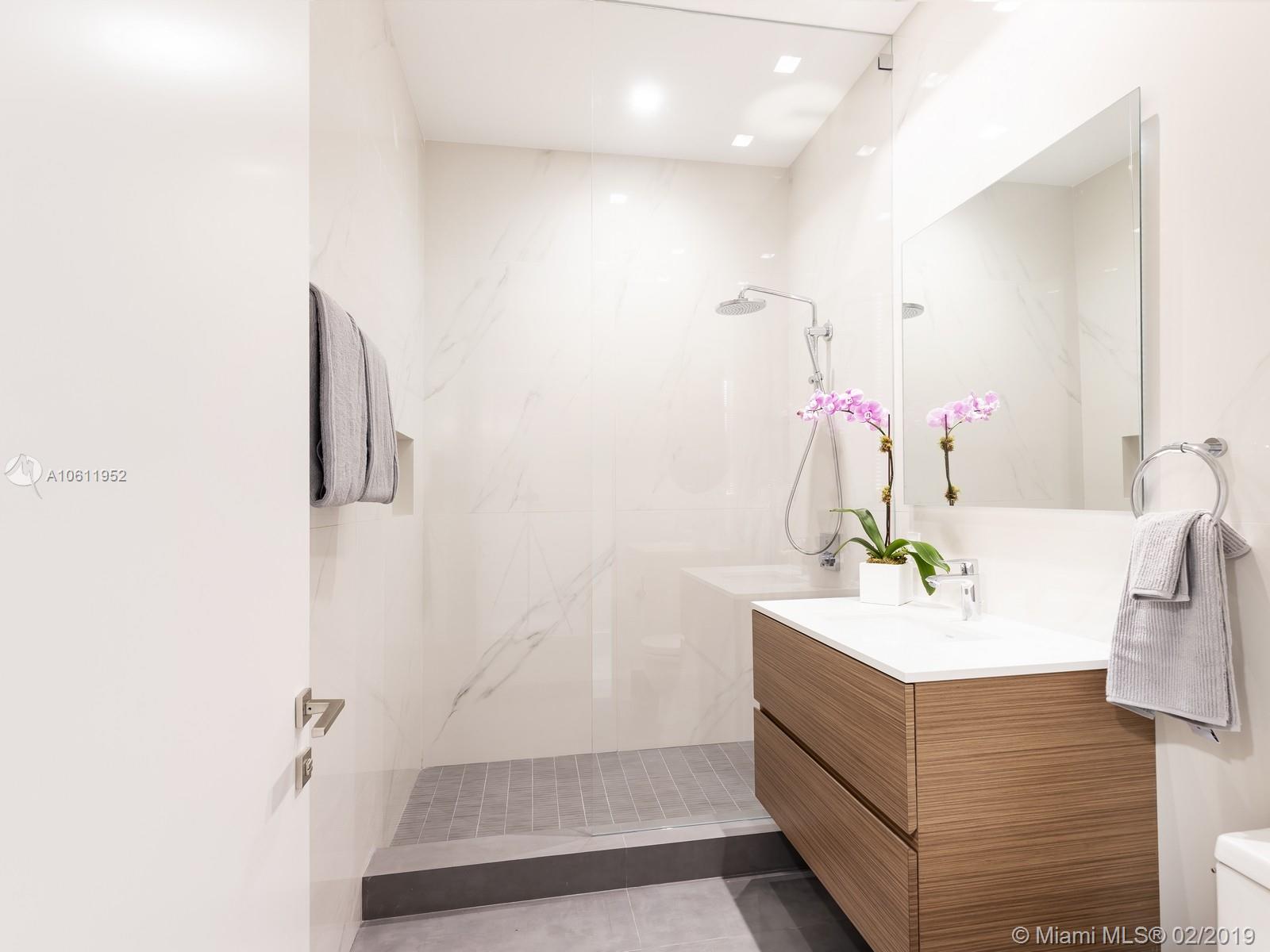 5000 BAYVIEW AT FISHER IS - Residential