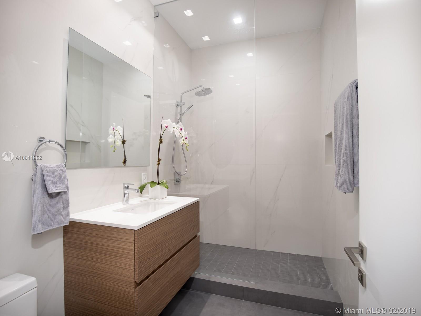 5000 BAYVIEW AT FISHER IS - Residential