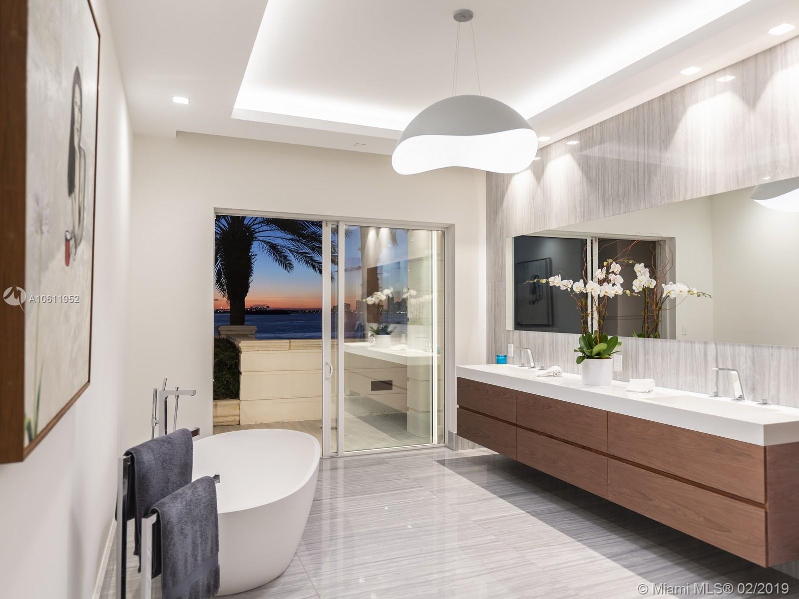 5000 BAYVIEW AT FISHER IS - Residential