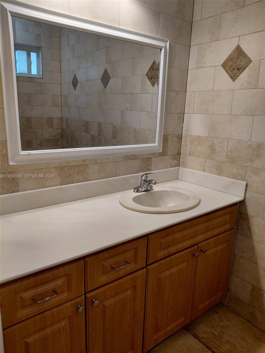 ALLEN ESTATES - Residential Lease