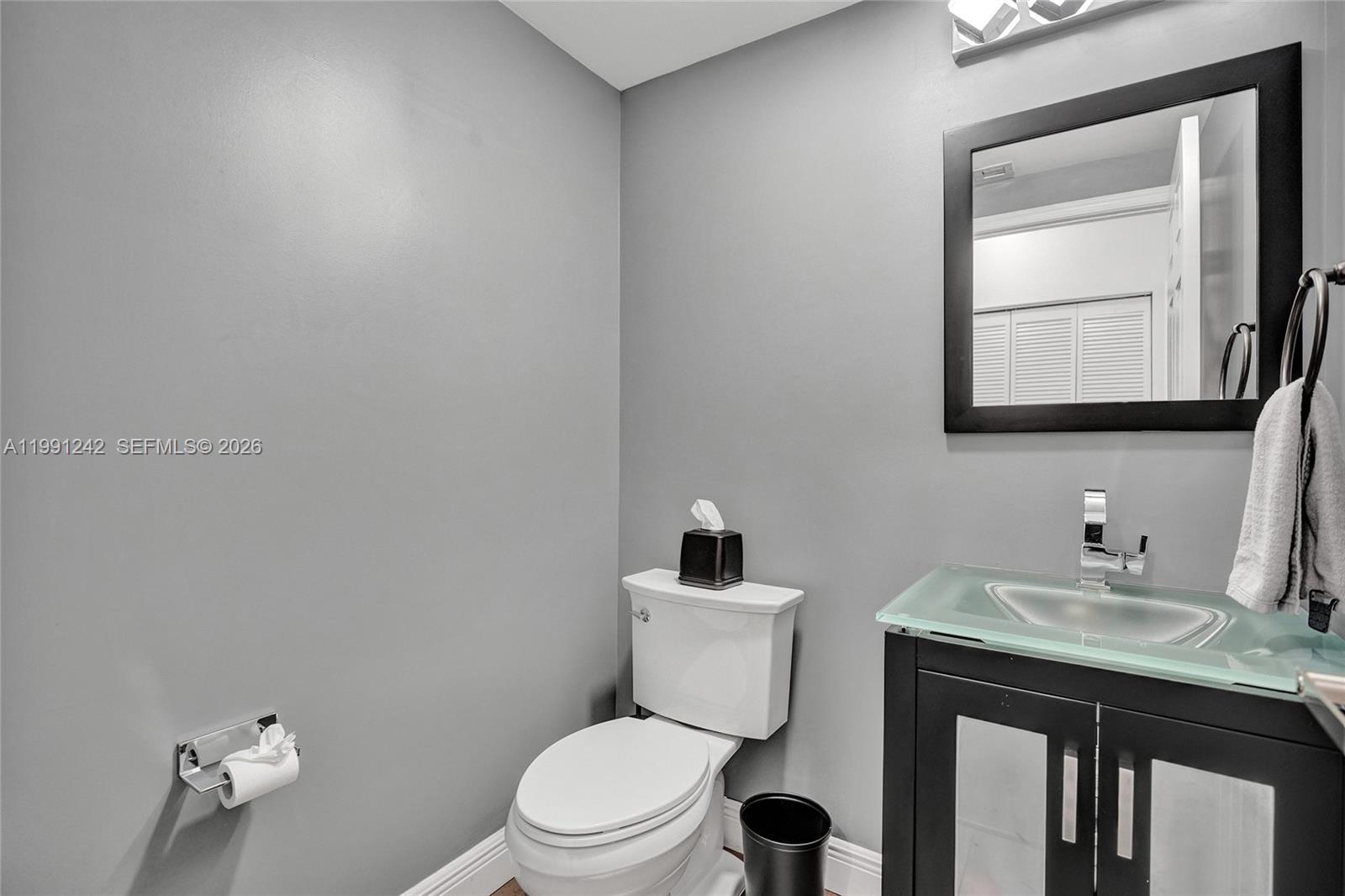 HOLLYWOOD LAKES COUNTRY C - Residential