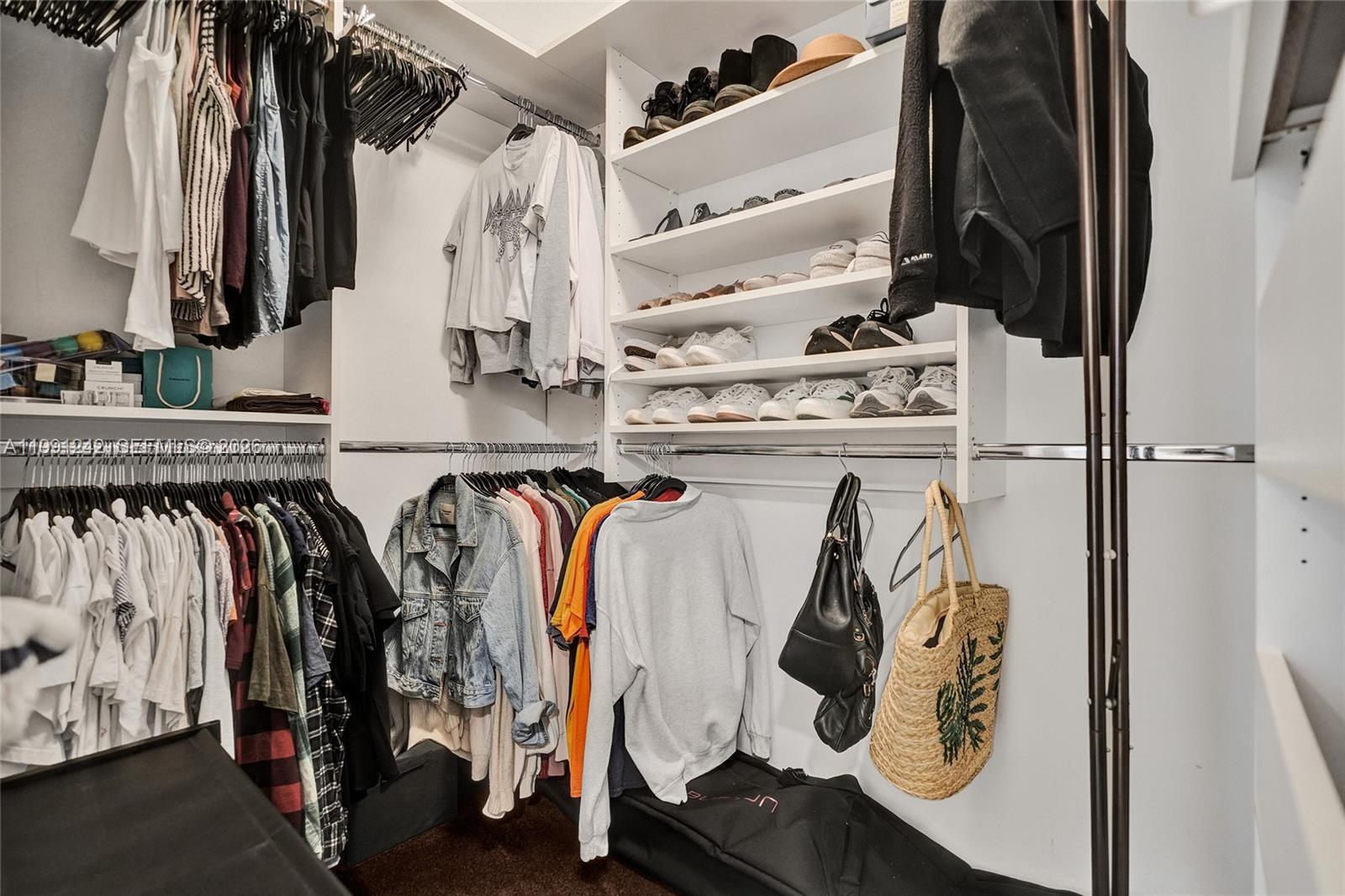 HOLLYWOOD LAKES COUNTRY C - Residential