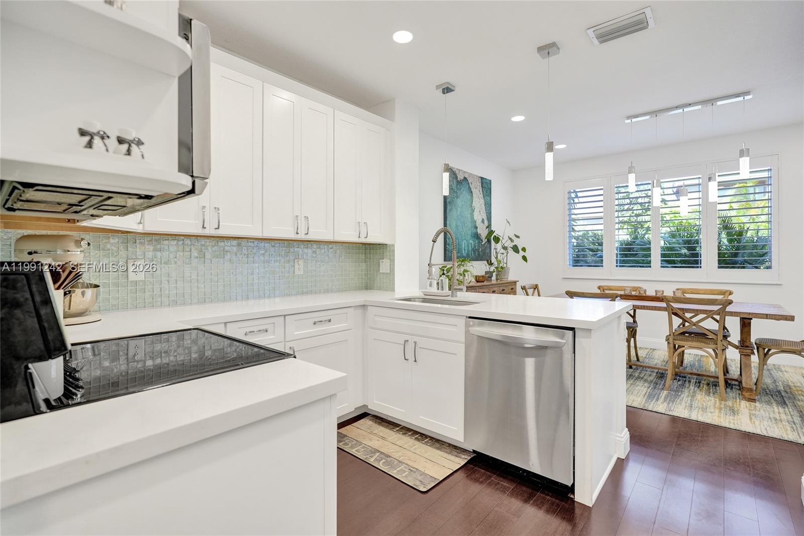 HOLLYWOOD LAKES COUNTRY C - Residential