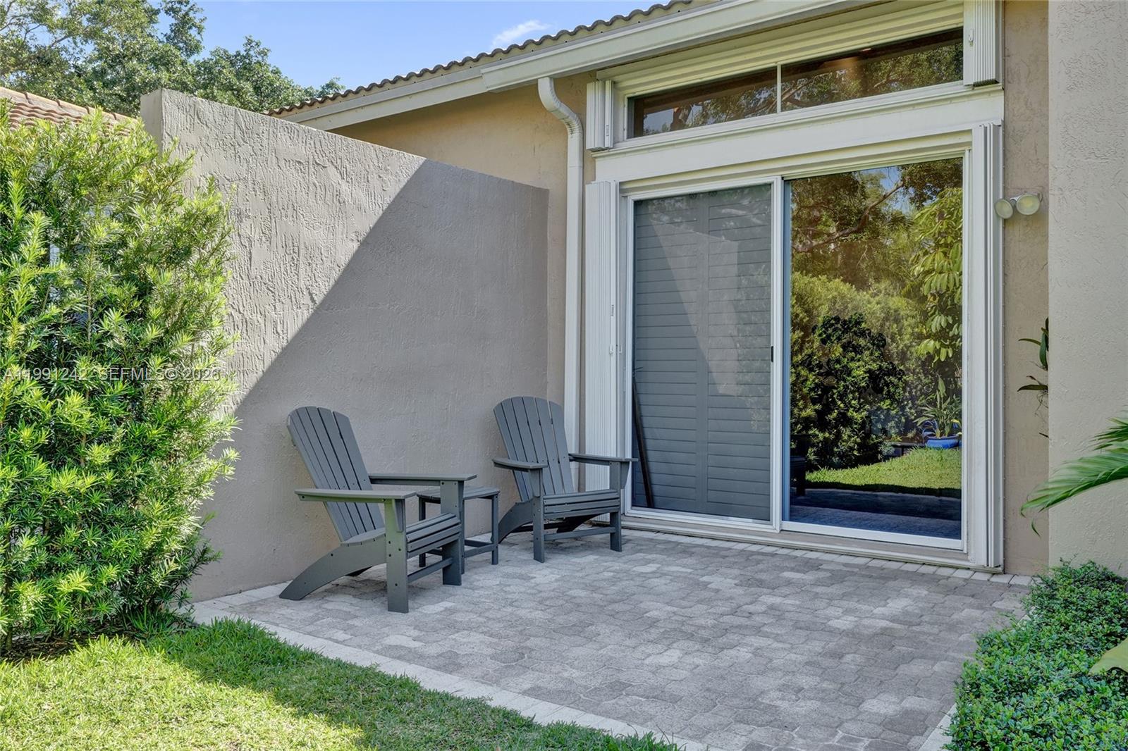 HOLLYWOOD LAKES COUNTRY C - Residential