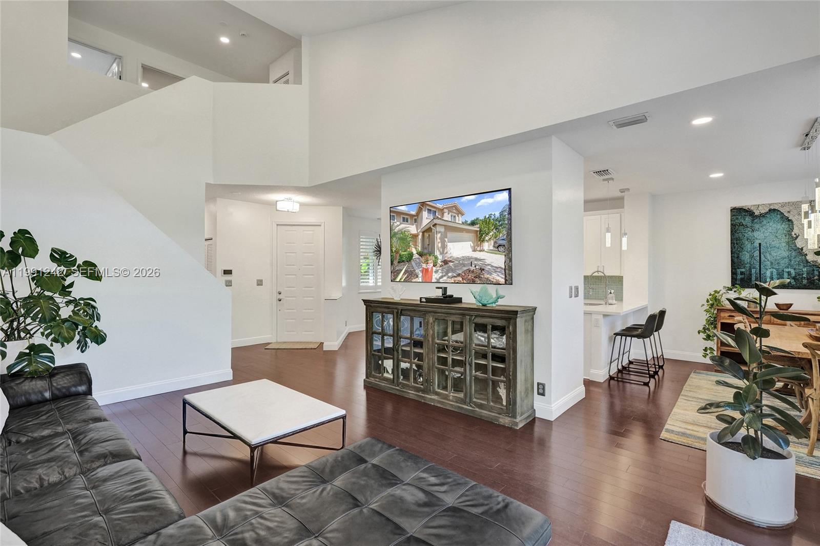 HOLLYWOOD LAKES COUNTRY C - Residential