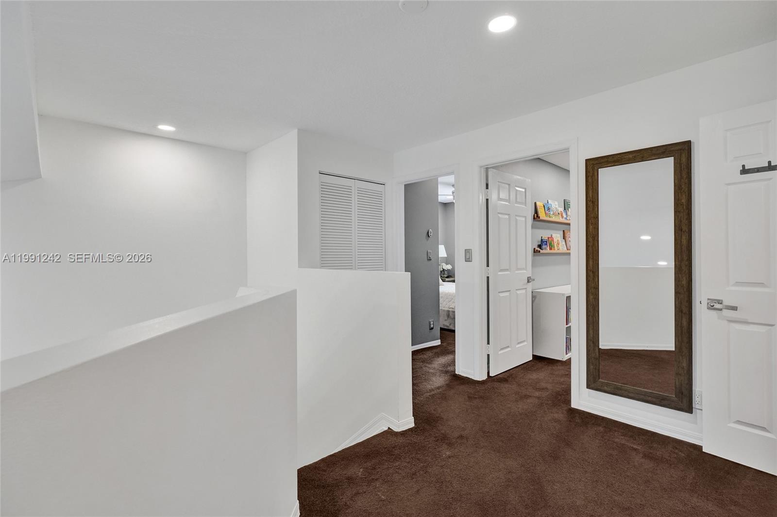 HOLLYWOOD LAKES COUNTRY C - Residential