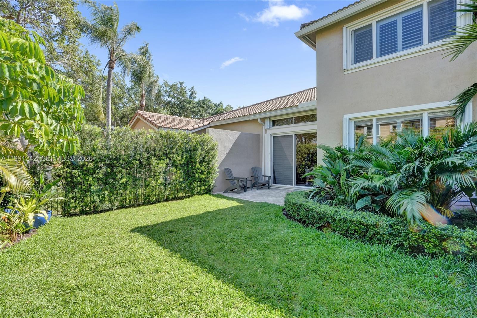 HOLLYWOOD LAKES COUNTRY C - Residential