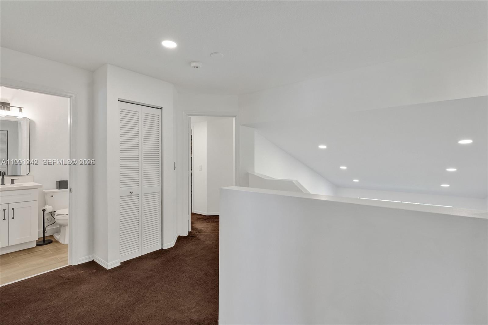 HOLLYWOOD LAKES COUNTRY C - Residential