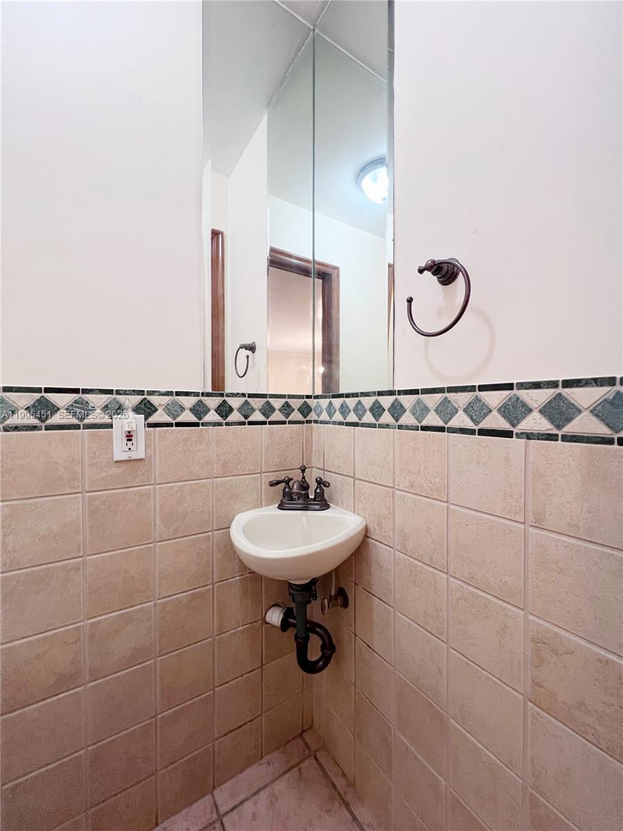 BRICKELLS FLAGLER - Residential Lease