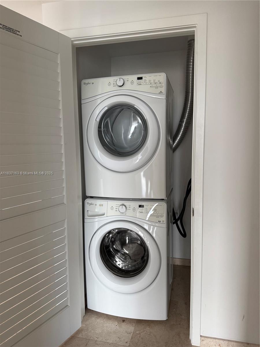 REACH CONDO - Residential Lease