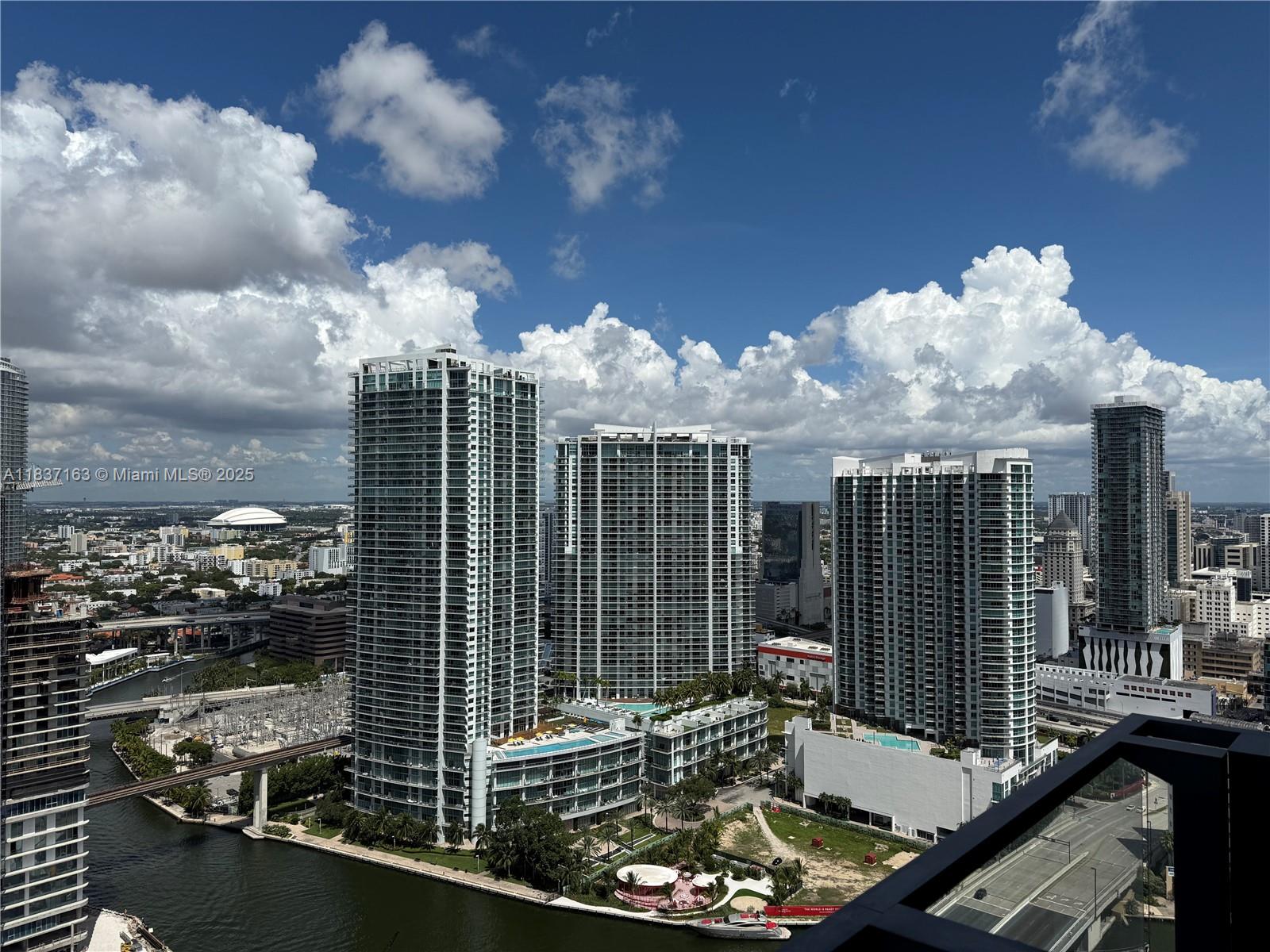 REACH CONDO - Residential Lease