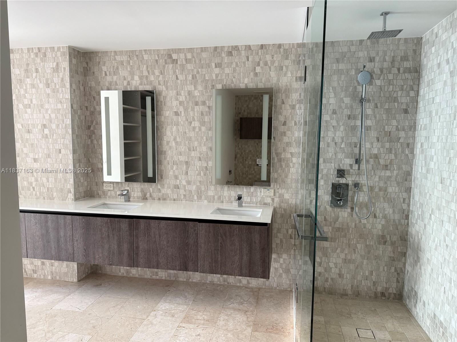 REACH CONDO - Residential Lease