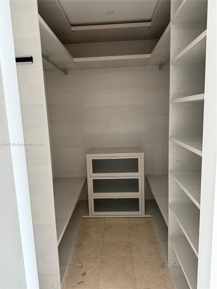 REACH CONDO - Residential Lease