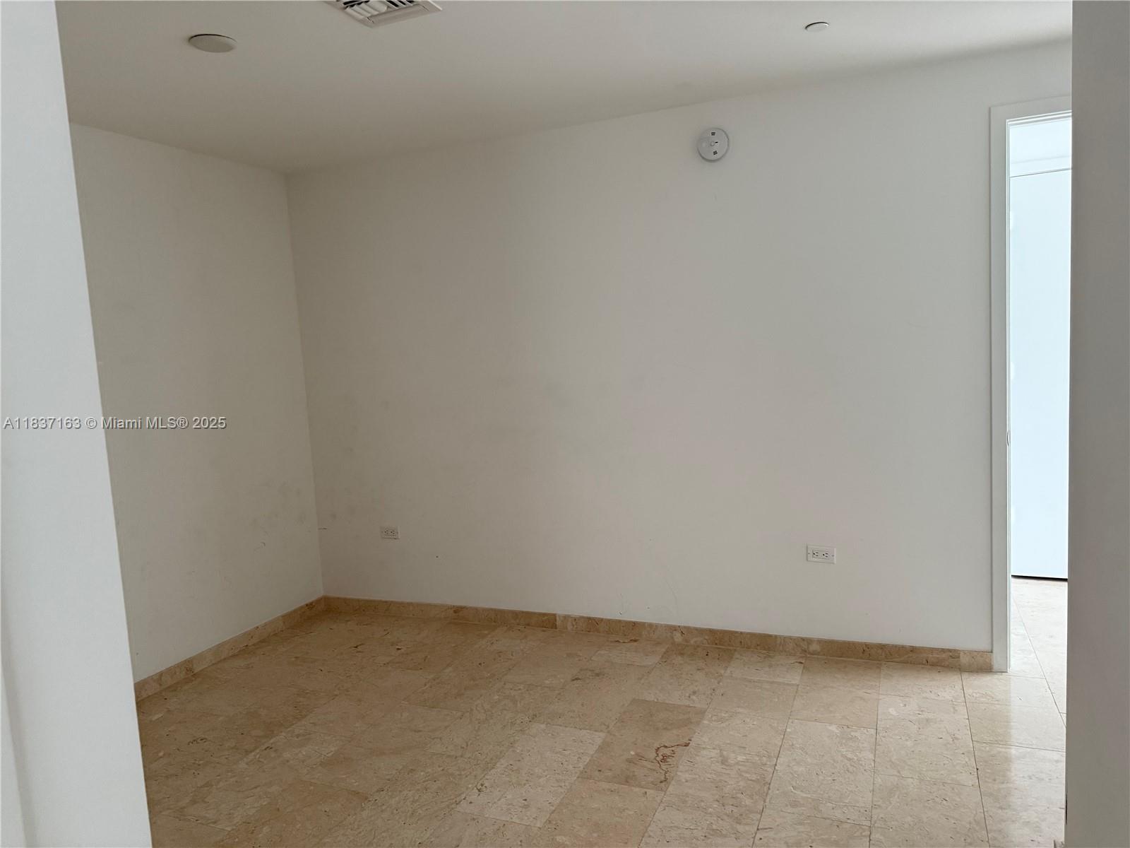 REACH CONDO - Residential Lease