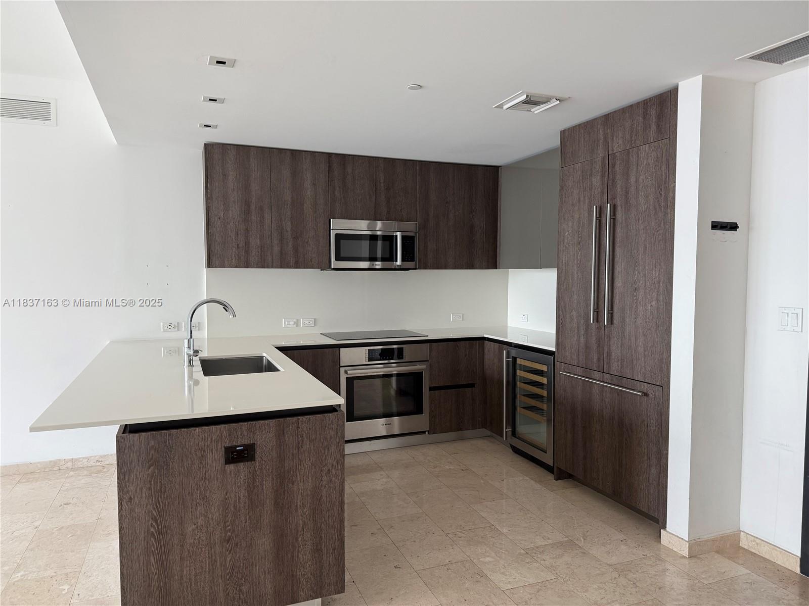 REACH CONDO - Residential Lease