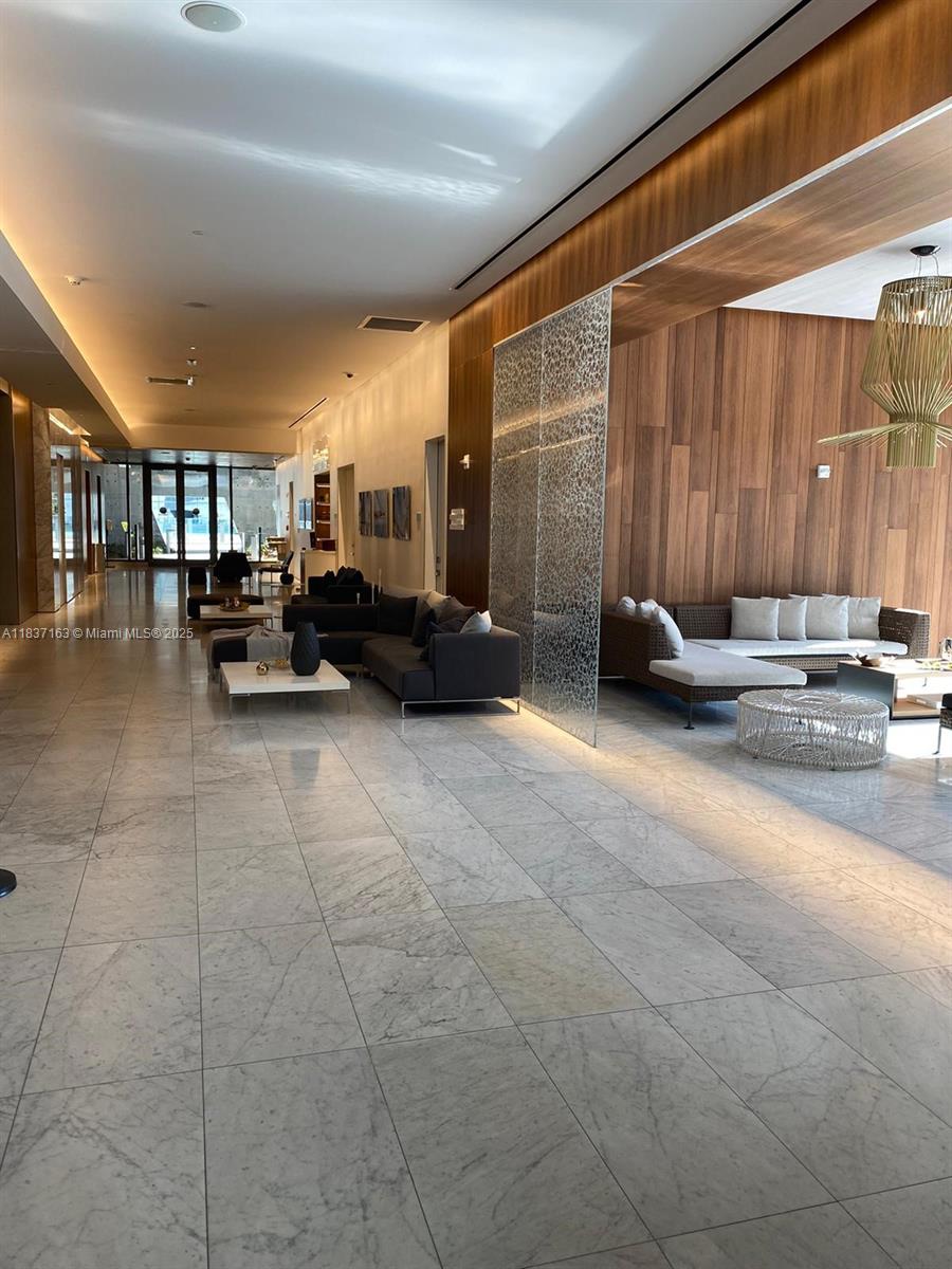 REACH CONDO - Residential Lease