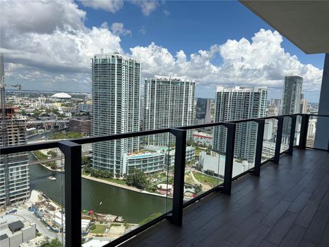 68 SE 6th St 3204 Miami FL 33131