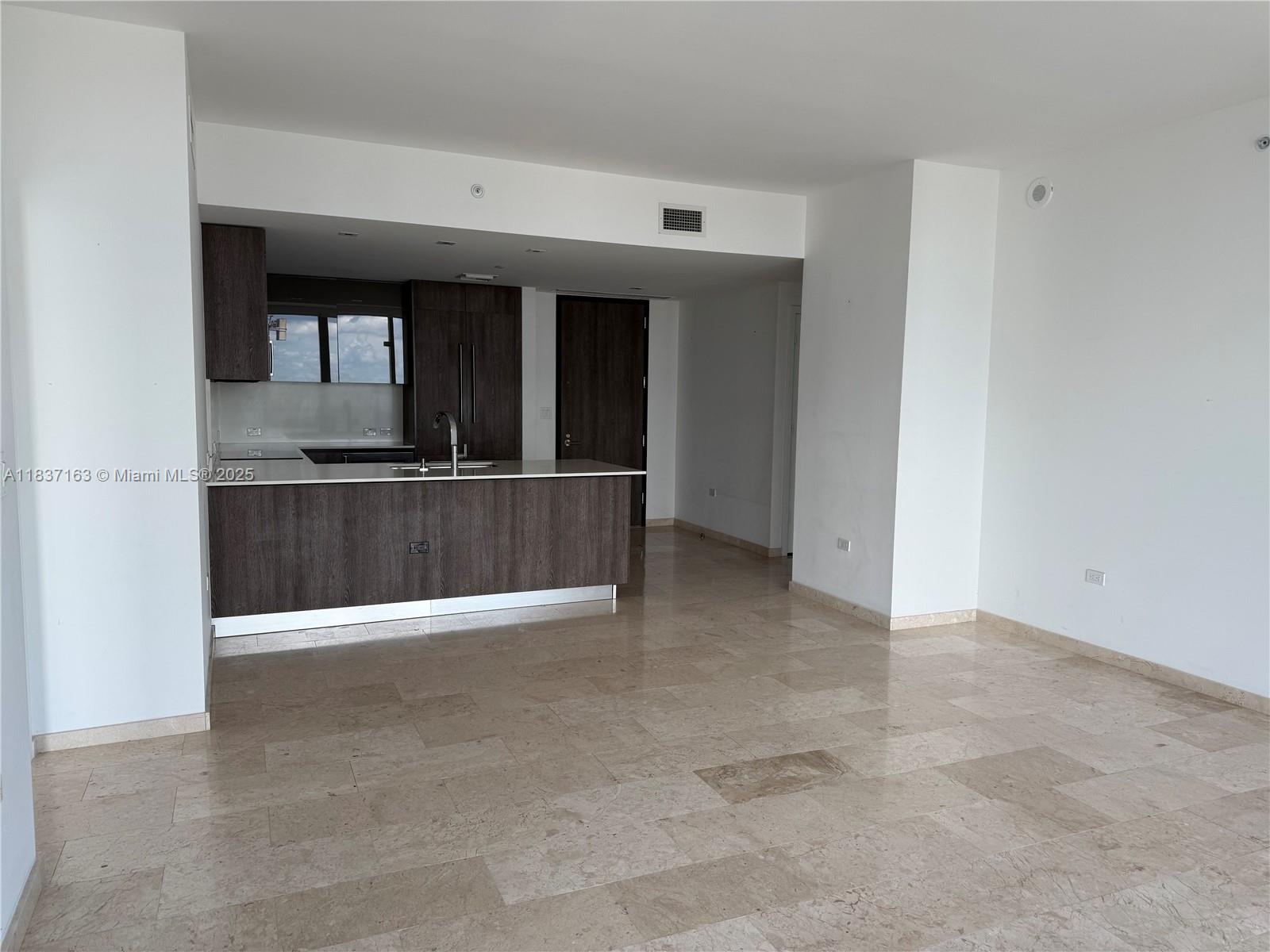 REACH CONDO - Residential Lease