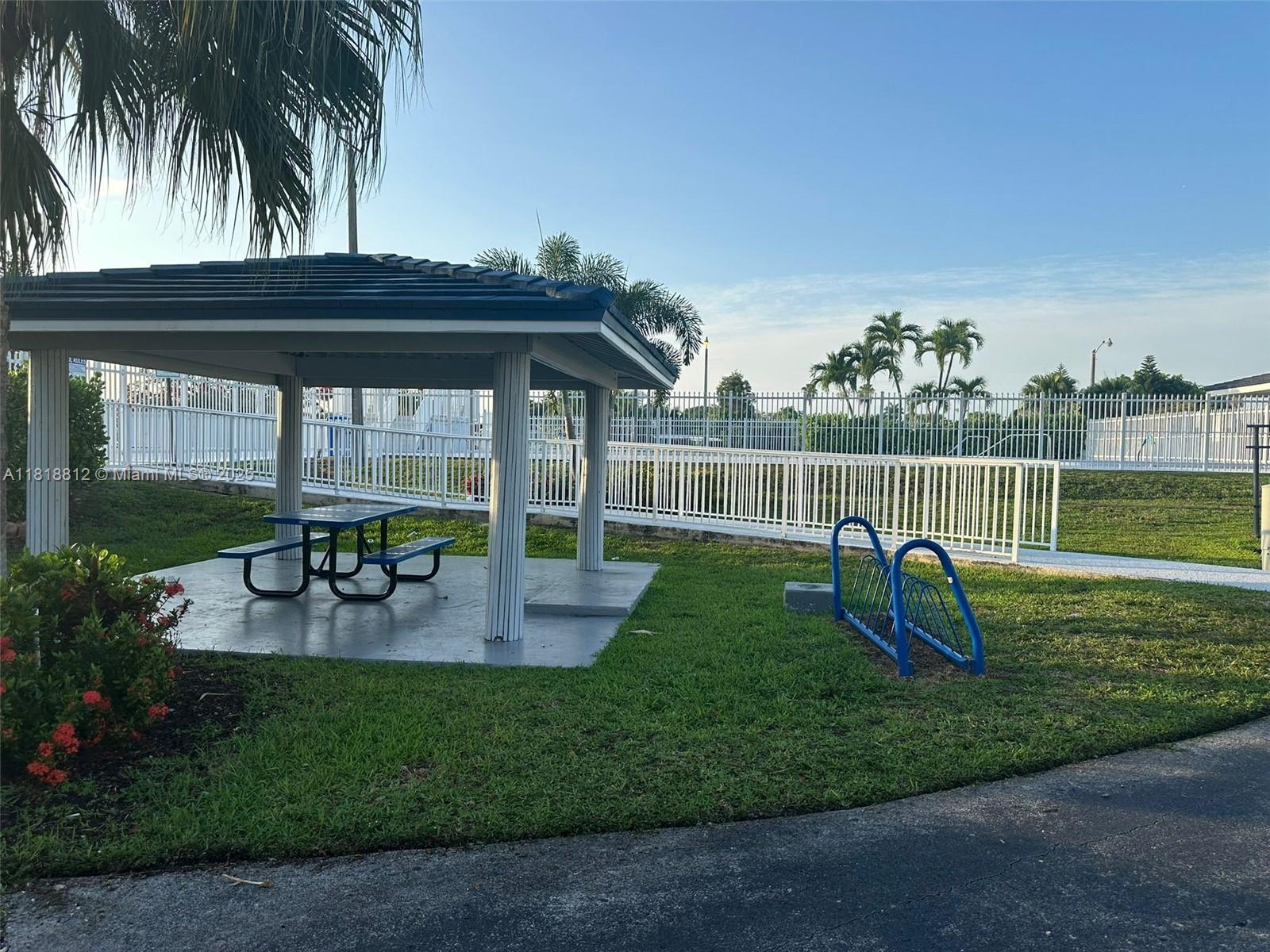 University Lakes - Residential