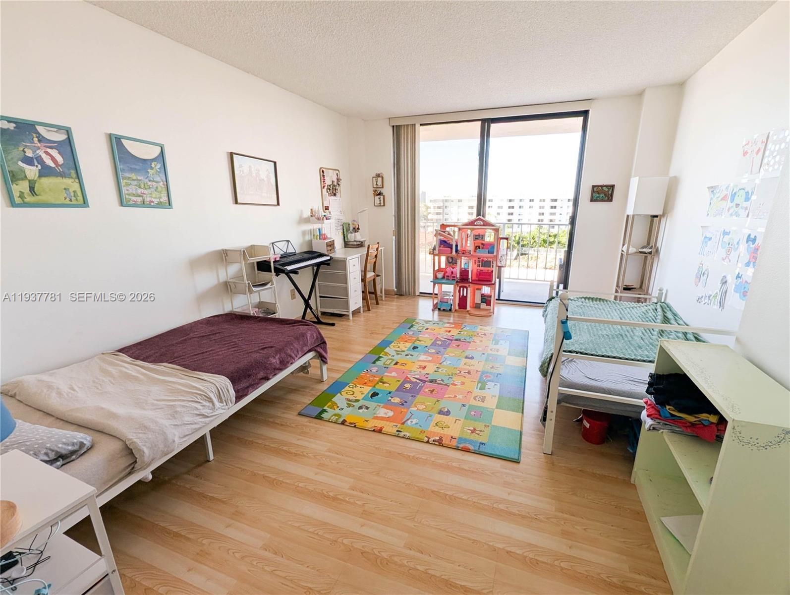 WINSTON TOWERS 700 CONDO - Residential