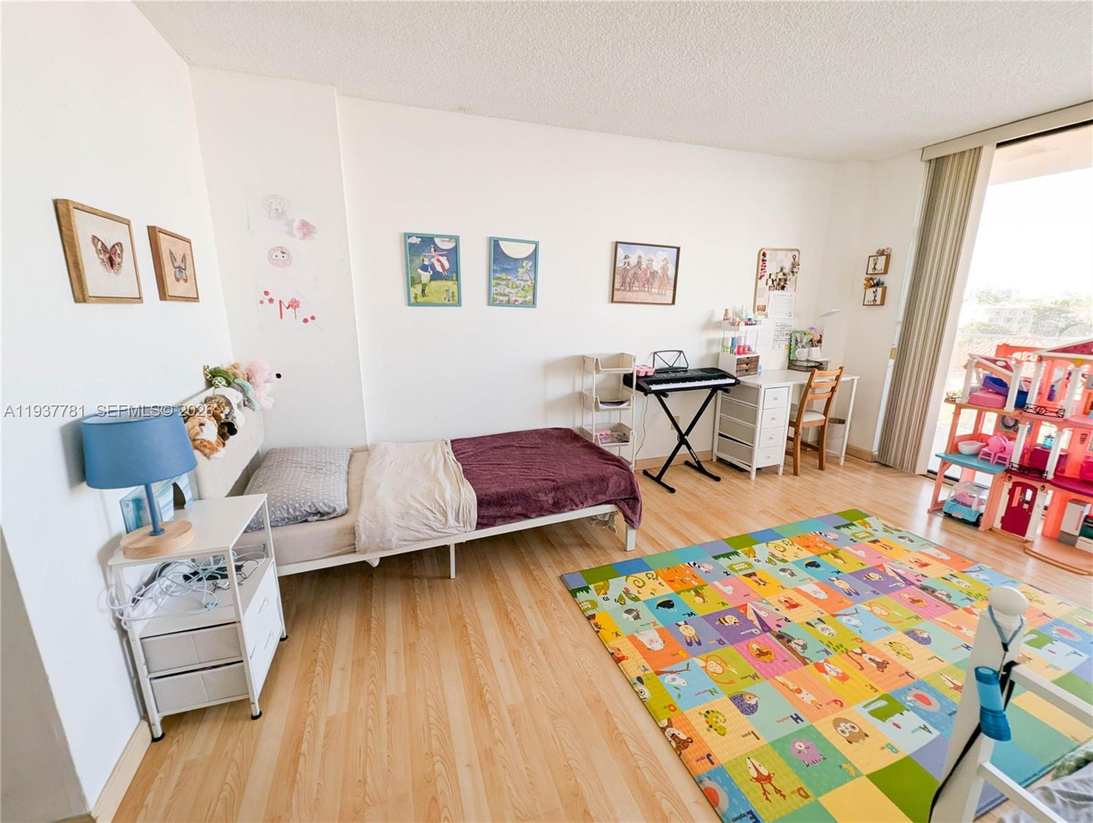 WINSTON TOWERS 700 CONDO - Residential