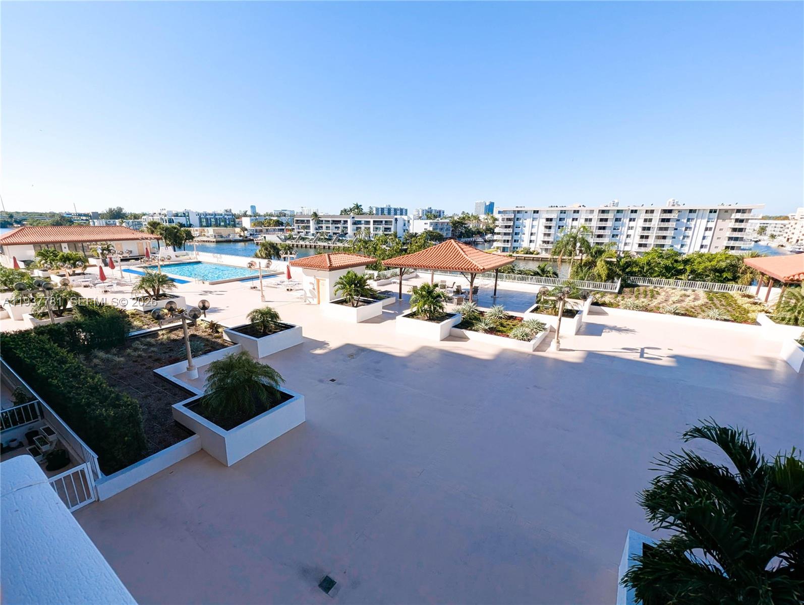 WINSTON TOWERS 700 CONDO - Residential