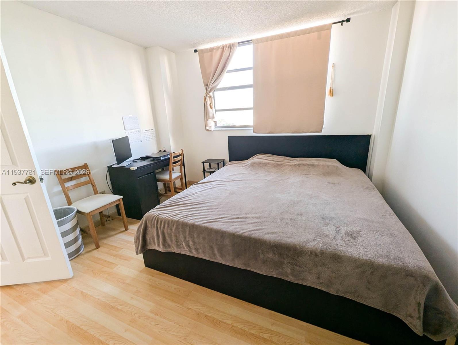 WINSTON TOWERS 700 CONDO - Residential