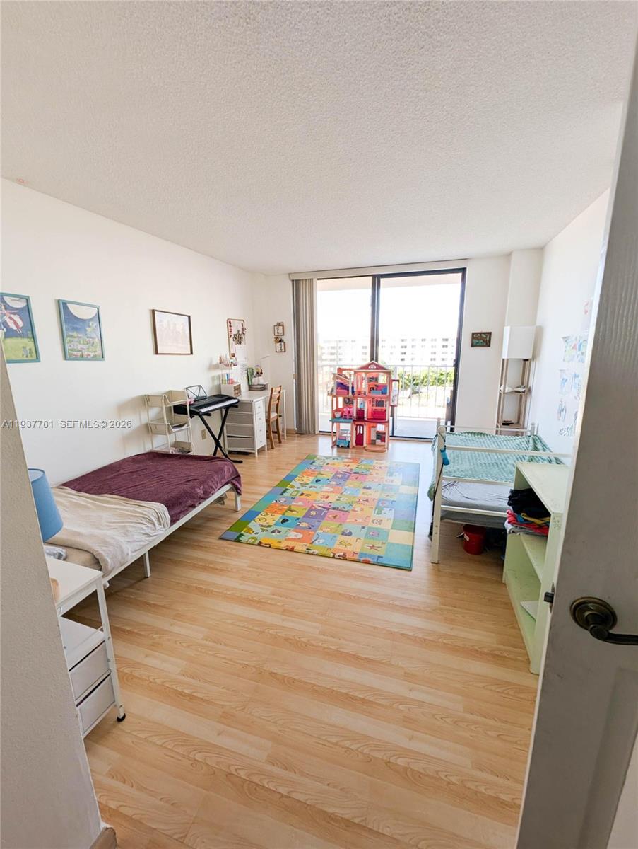 WINSTON TOWERS 700 CONDO - Residential