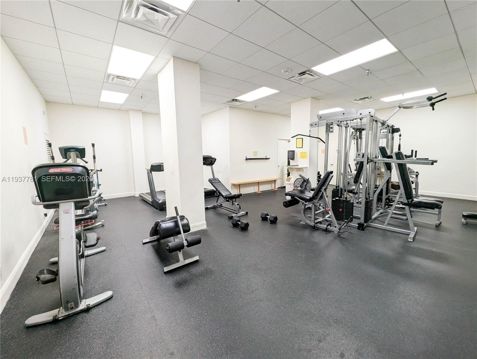 WINSTON TOWERS 700 CONDO - Residential