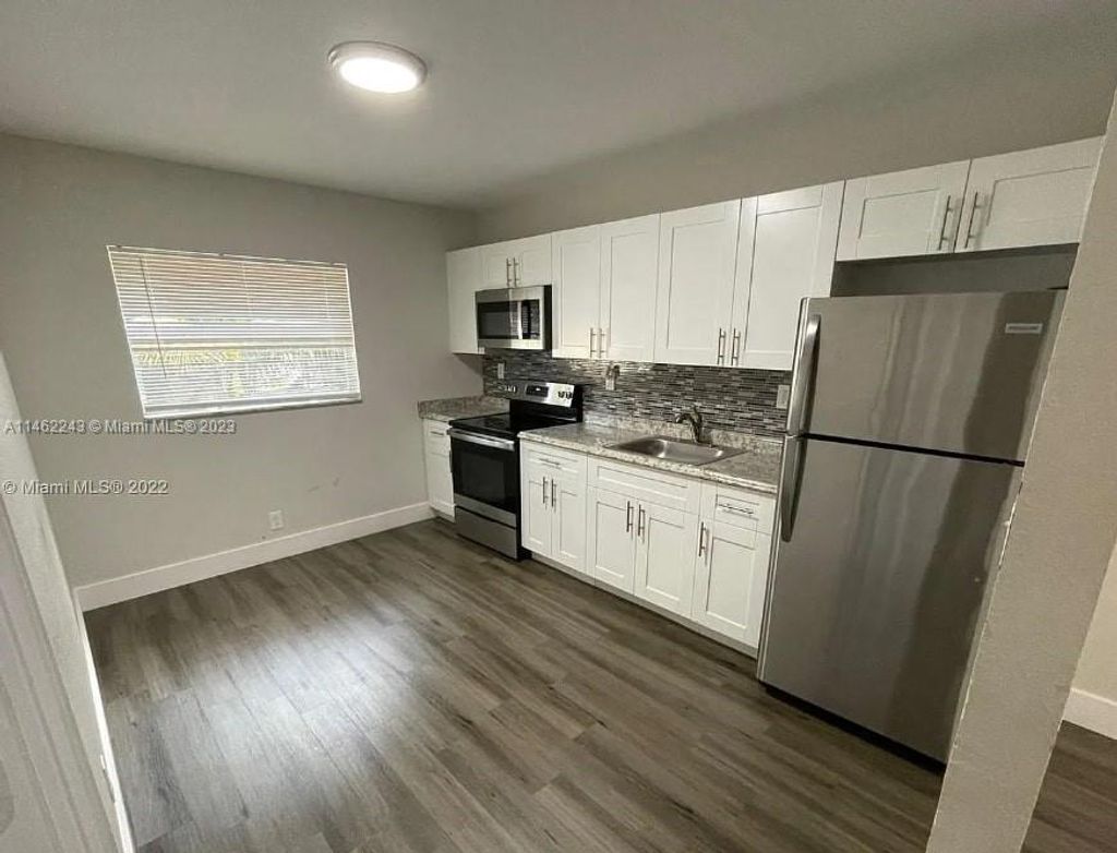 Photo of 450 SW 2nd St #4, Pompano Beach, FL 33060 (MLS # A11462243)