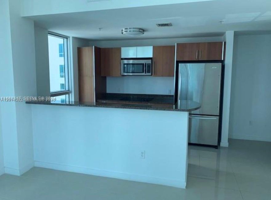 Discover this spacious 1-bedroom, 1-bath corner unit with stunning city and bay views. The unit features marble tile throughout, an Italian-designed kitchen, stainless steel appliances, and abundant natural light. Met 1 offers exceptional amenities, including a beautiful pool, jacuzzi, sauna, billiard and media room, and a fitness center with breathtaking views. Perfectly located within walking distance of five-star restaurants, a movie theater, Whole Foods, and with easy access to the Metromover. One parking space assigned
