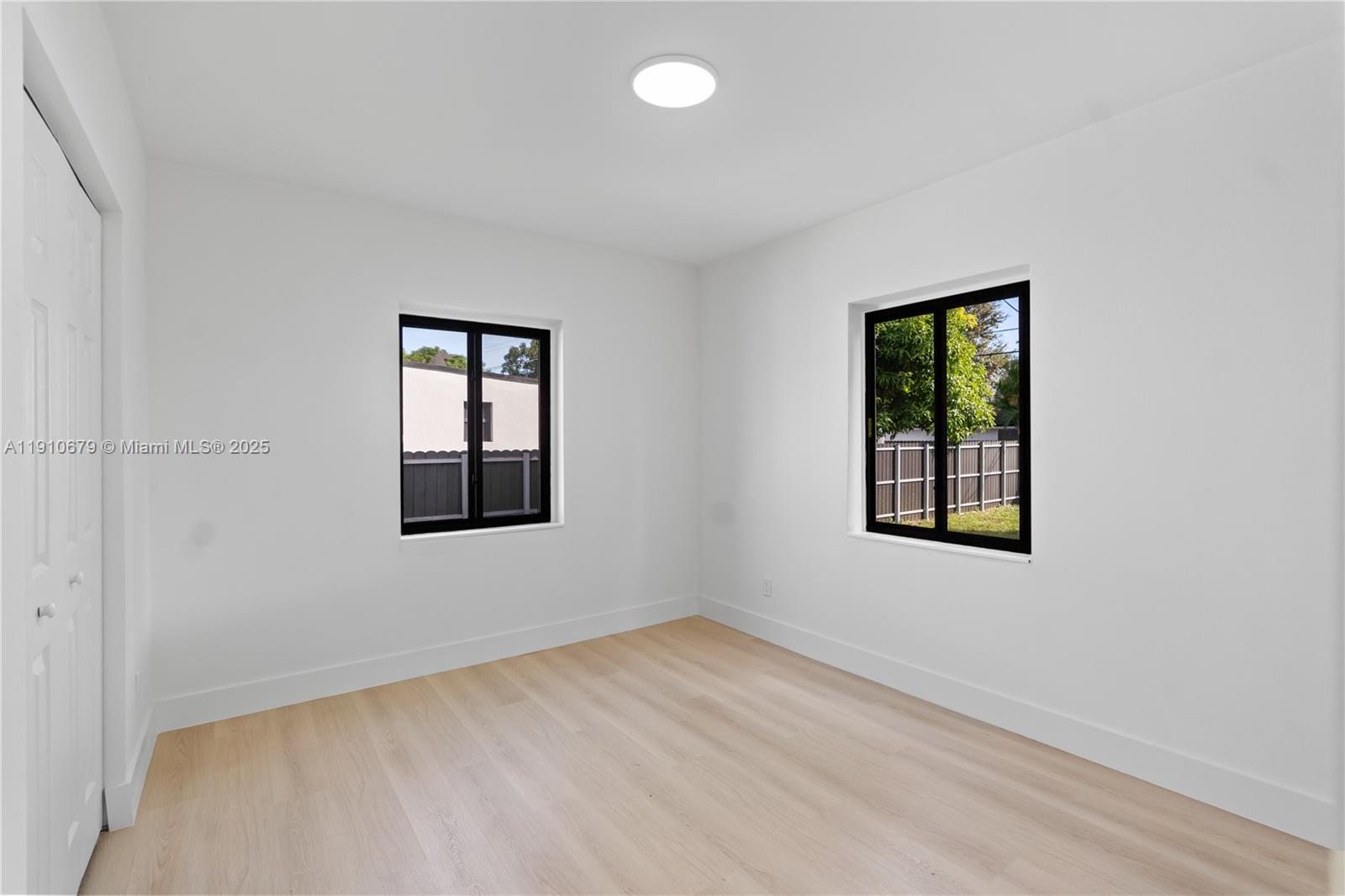 LE JEUNE MANORS - Residential