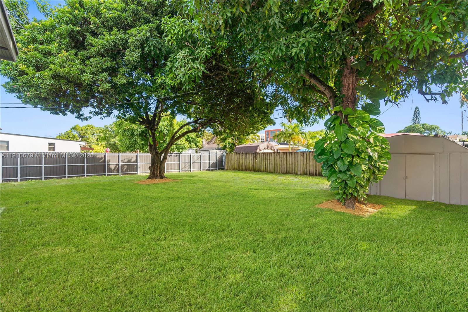 LE JEUNE MANORS - Residential