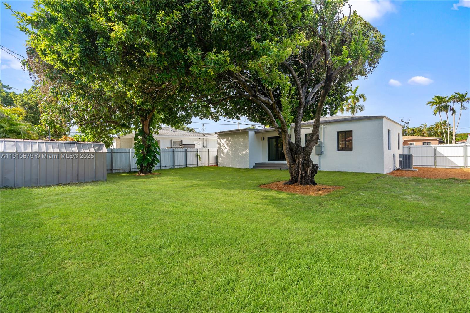 LE JEUNE MANORS - Residential