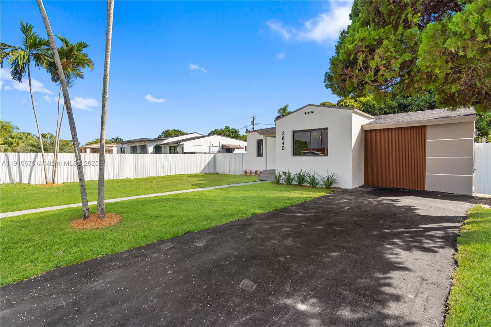 LE JEUNE MANORS - Residential