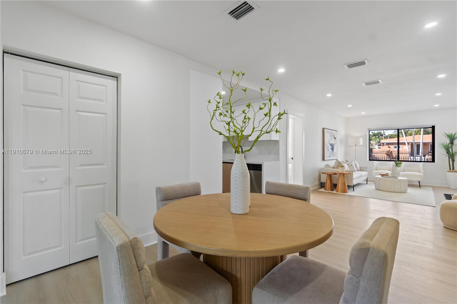 LE JEUNE MANORS - Residential