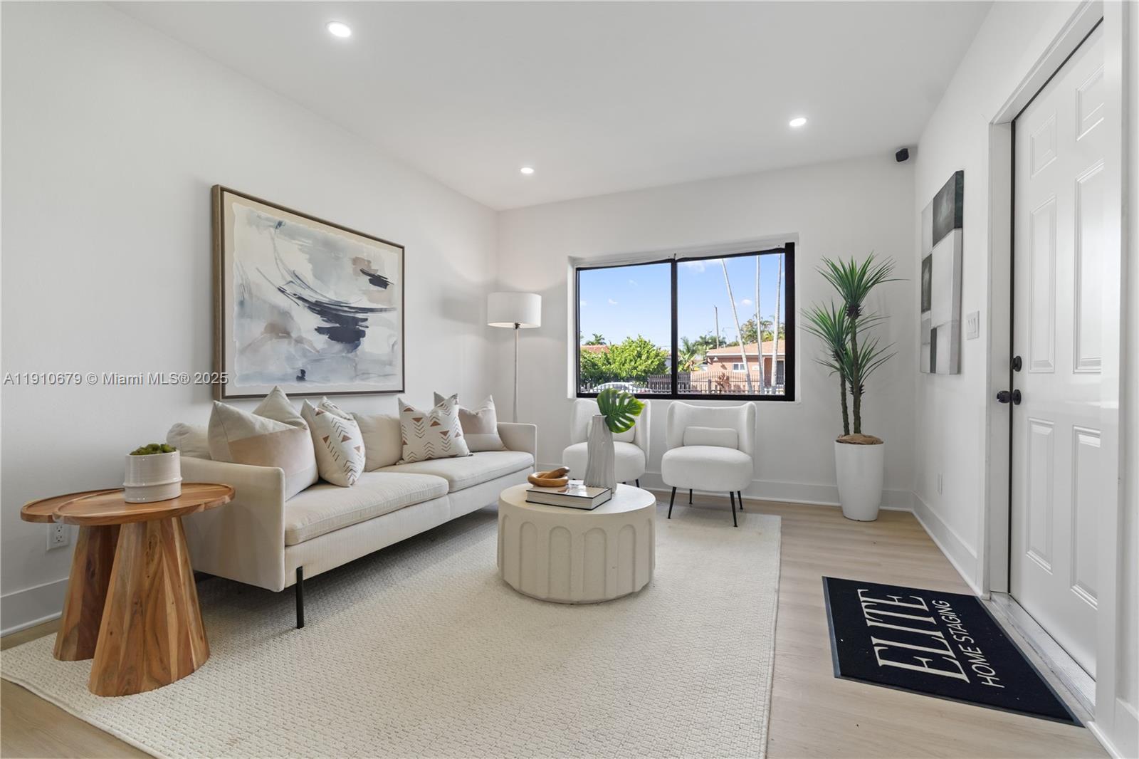 LE JEUNE MANORS - Residential