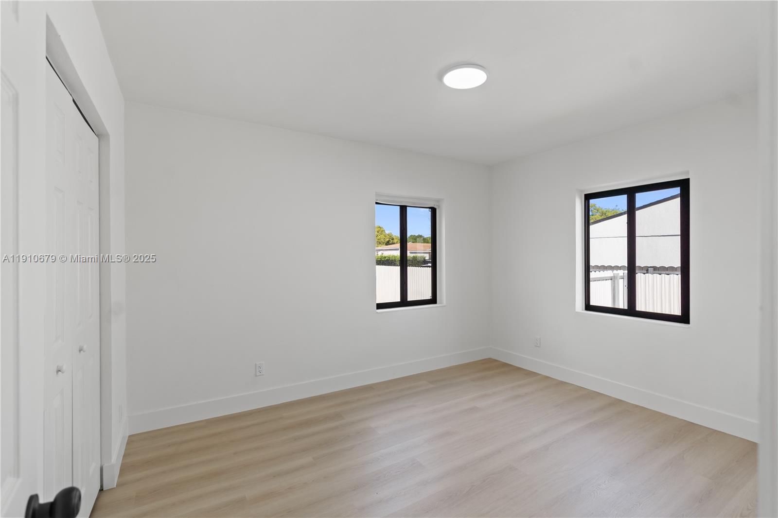 LE JEUNE MANORS - Residential