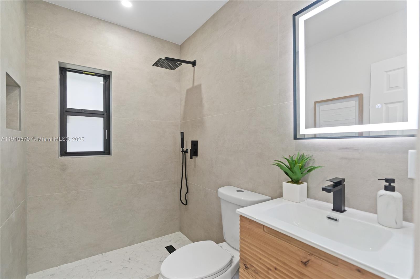 LE JEUNE MANORS - Residential