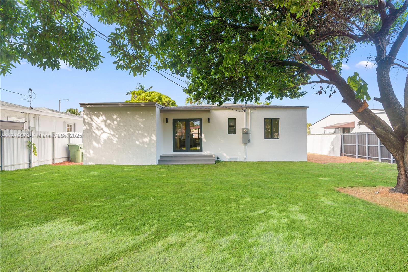 LE JEUNE MANORS - Residential