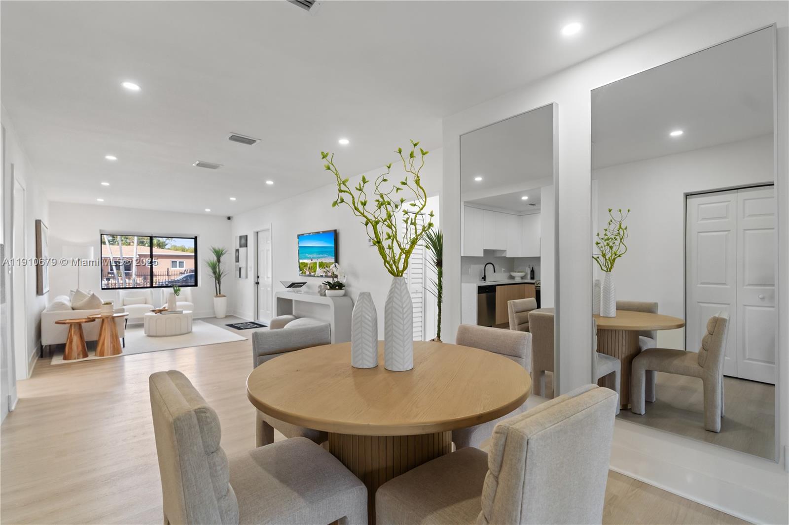 LE JEUNE MANORS - Residential