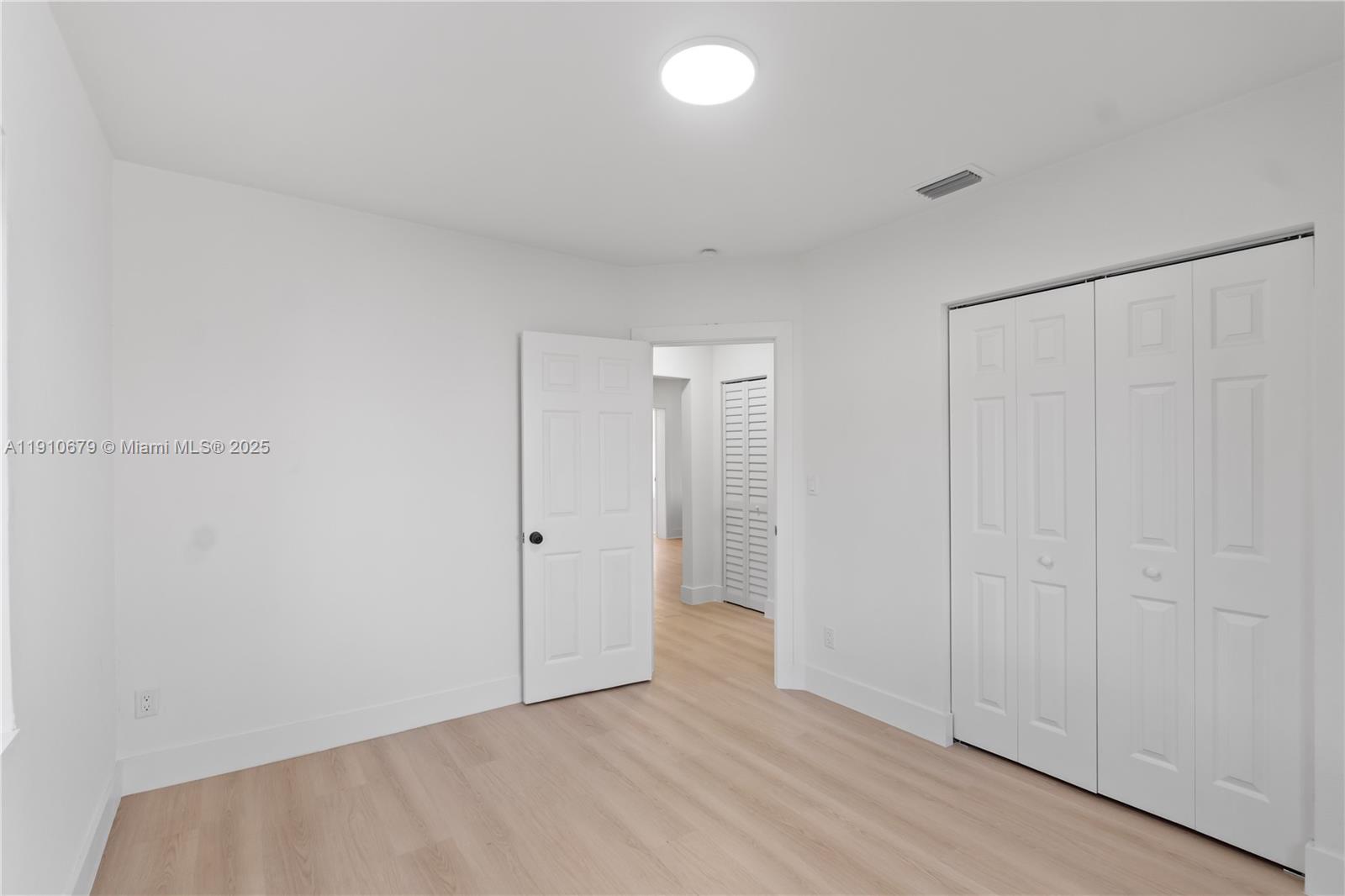 LE JEUNE MANORS - Residential