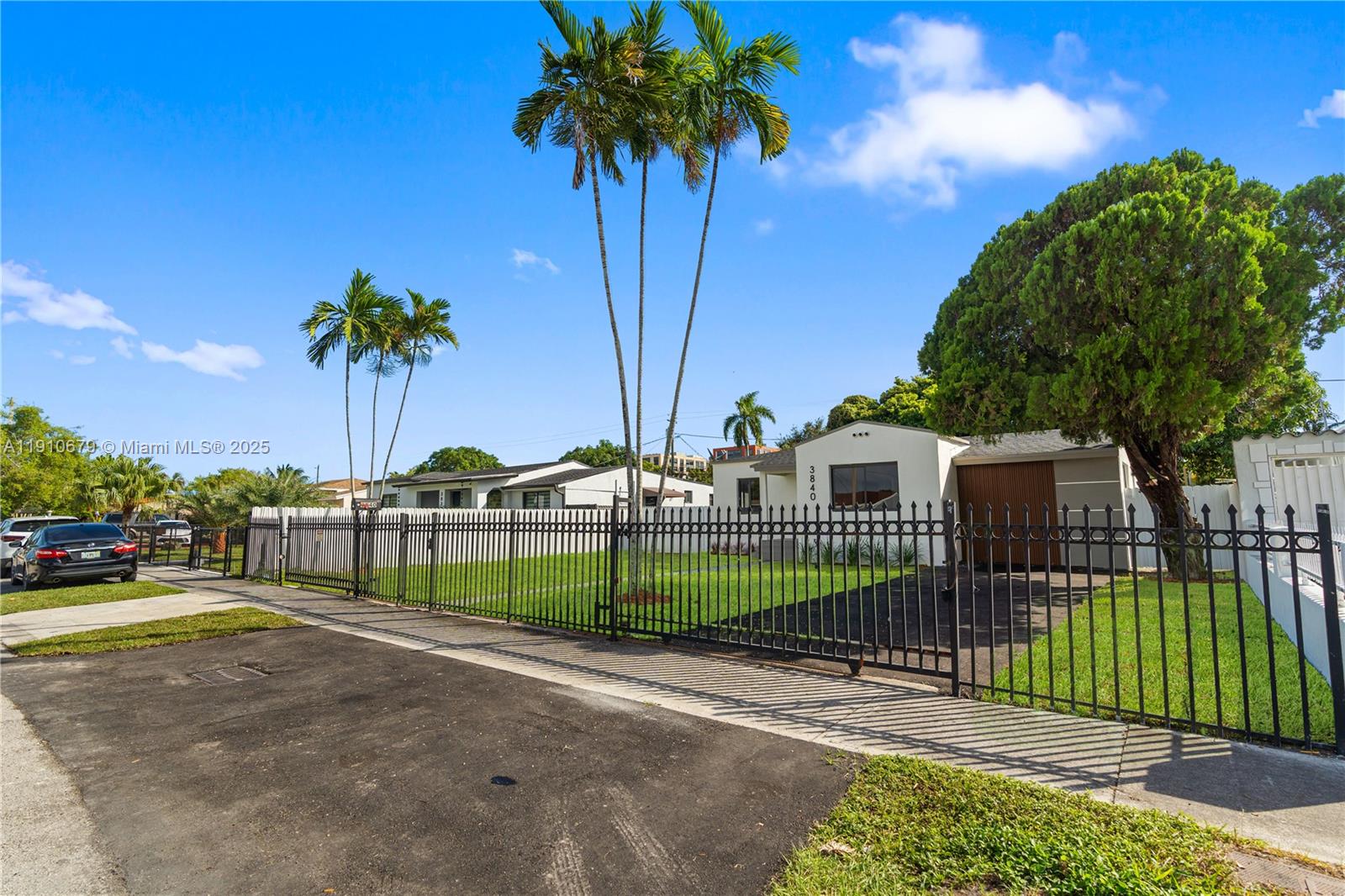 LE JEUNE MANORS - Residential