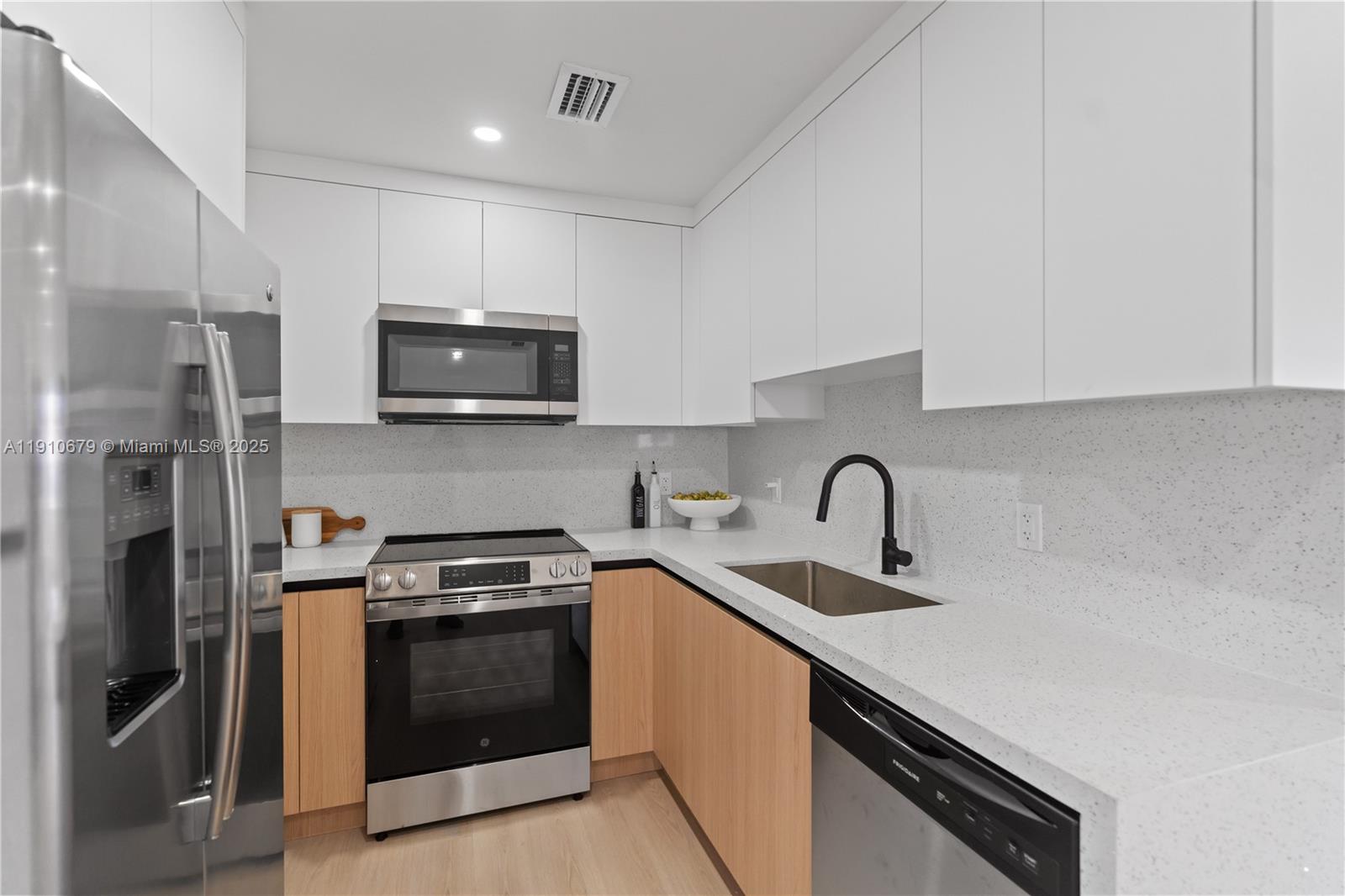 LE JEUNE MANORS - Residential