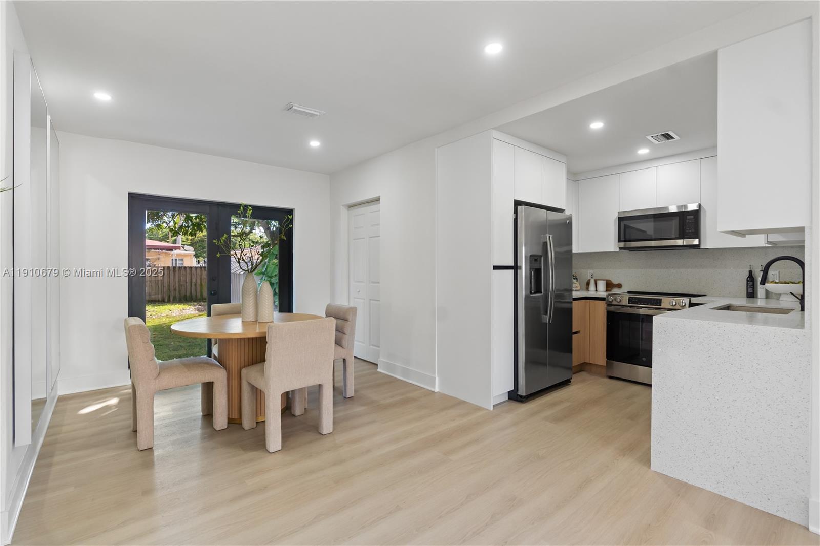 LE JEUNE MANORS - Residential