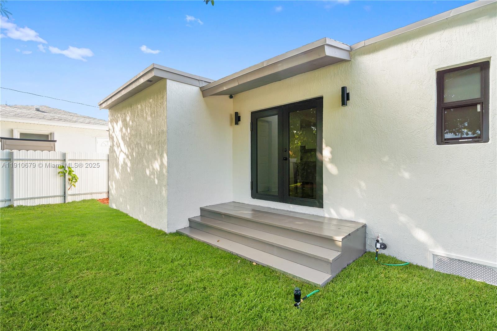 LE JEUNE MANORS - Residential