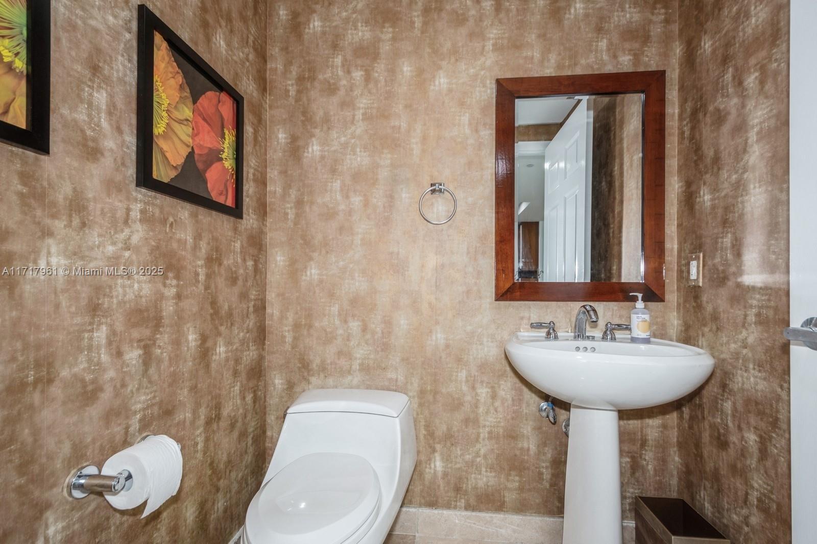 THE PORT CONDO - Residential
